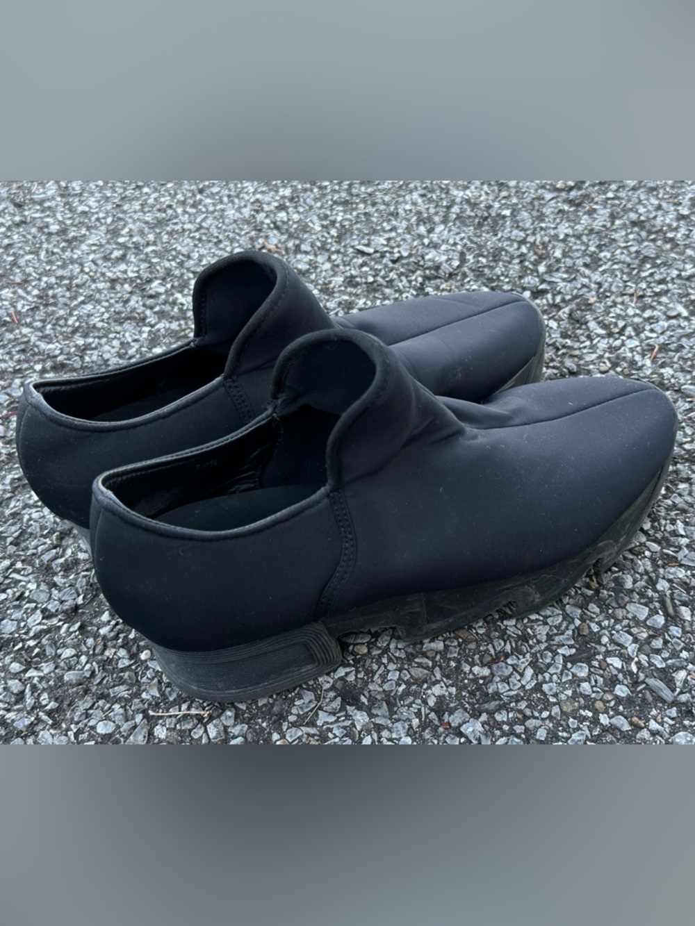 iRi NYC sz 39.5 Black Platform Slip on Shoes